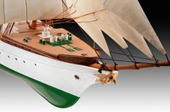 Gorch Fock Plastic Model Kit – 1:350 Scale, 75 Pieces for Crafting Delights