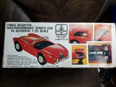 AMT Modern Classic Cobra Roadster 1:25 Scale Skill Level-2 Open Box but Complete