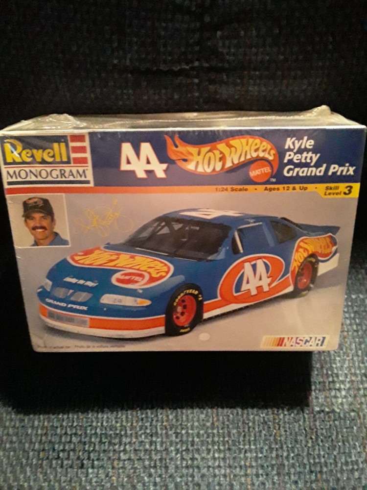 Kyle petty nascar model kit new sealed molded in white