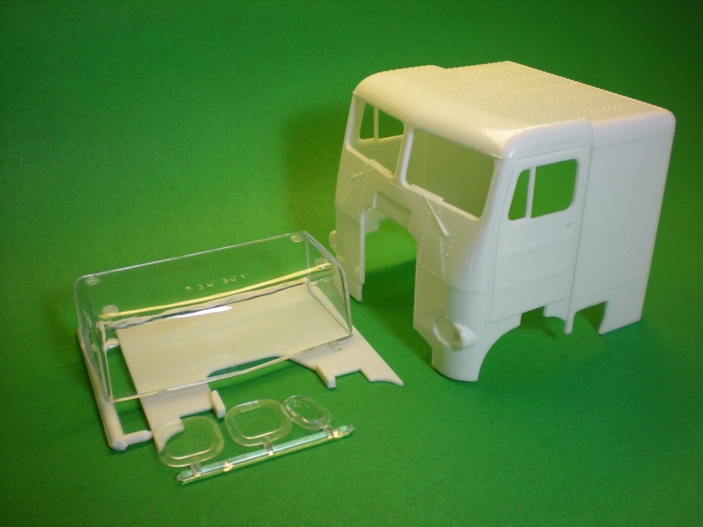 SD DD White Freightliner 1/25 AMT Cab Glass Windshield Sleeper Body Semi Truck