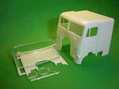 SD DD White Freightliner 1/25 AMT Cab Glass Windshield Sleeper Body Semi Truck