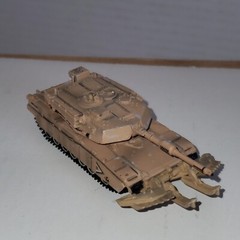 1:144 US Army M1A1 Abrams Plow Desert Tan MBT