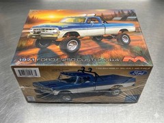 Moebius Models 1971 Ford F-250 Custom 4×4 Model Kit 1:25 MOE2567