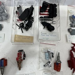 Junkyard Model Car Lot Motors Engines Accessories Various Parts 1/24
