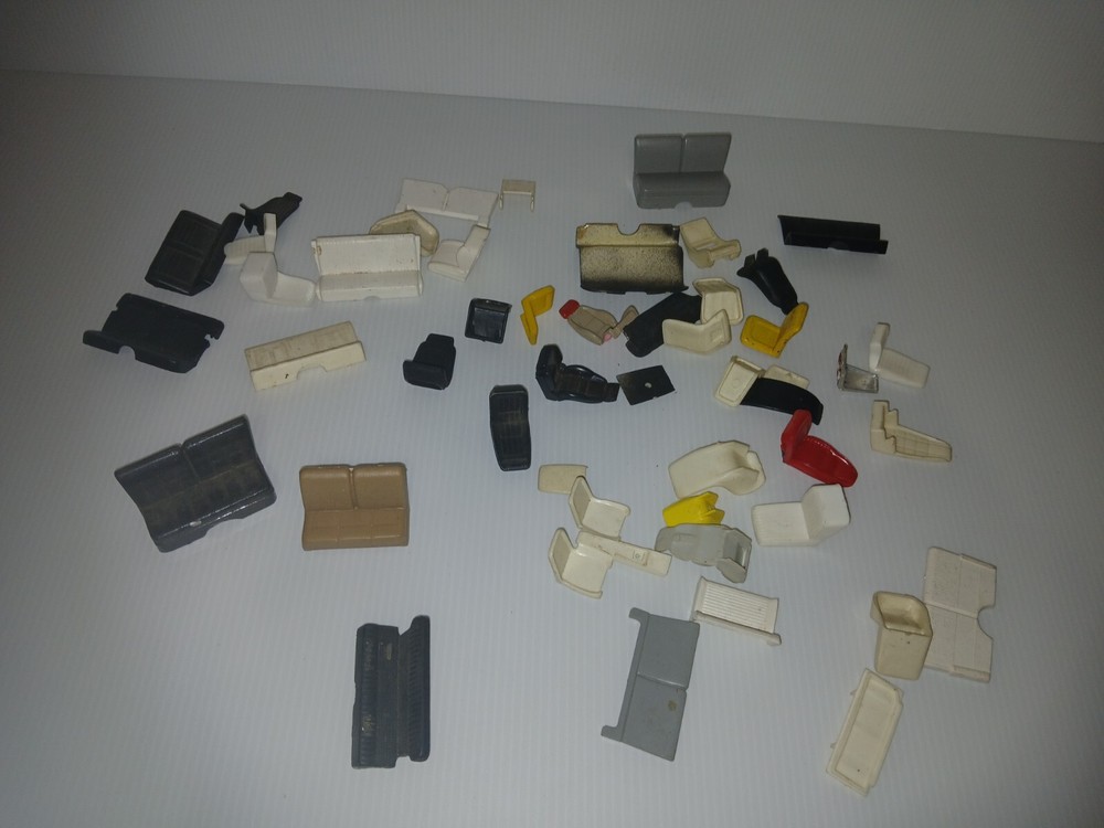 AMT Revell monogram 1/24 1/25 Assortment Seats Junkyard Plastic Model Parts