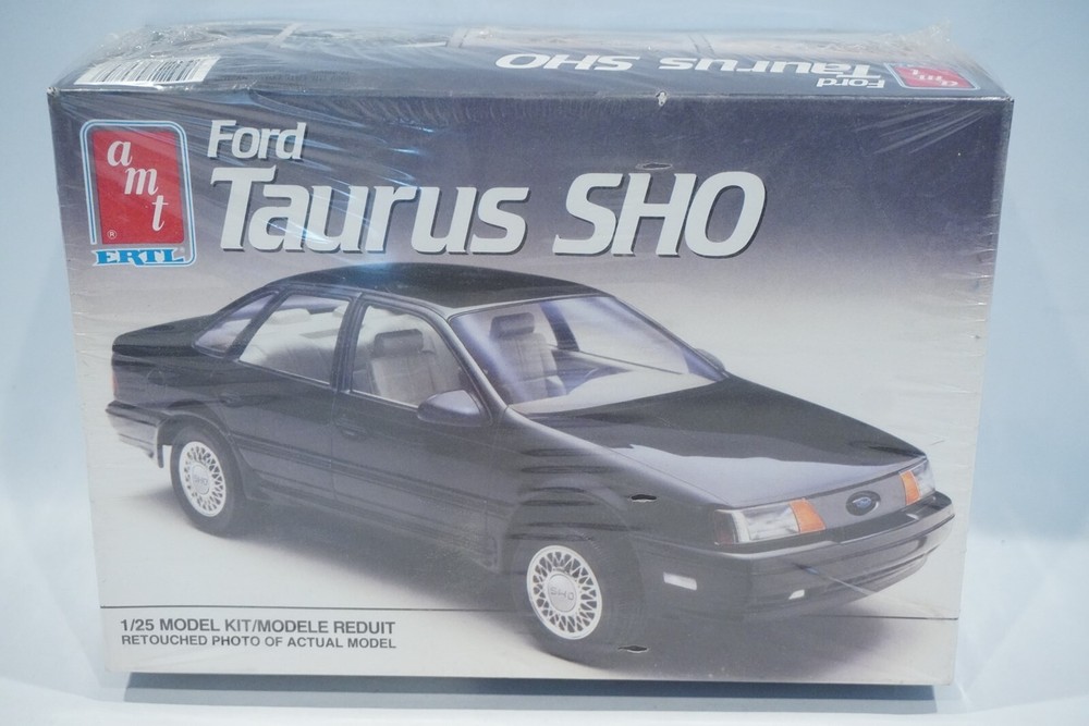 AMT Vintage 1990 Ford Taurus SHO Sedan 1/25 Model Kit BRAND NEW SEALED RoboCop
