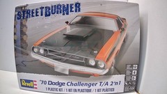 Revell 1970 Dodge Challenger T/A 2 ‘n 1 1/24 Scale Plastic Model Car Kit 85-2596