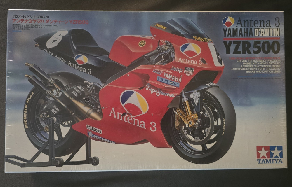 Tamiya 1:12 Yamaha YZR500 Motorcycle Model Kit, Unassembled Red/Black