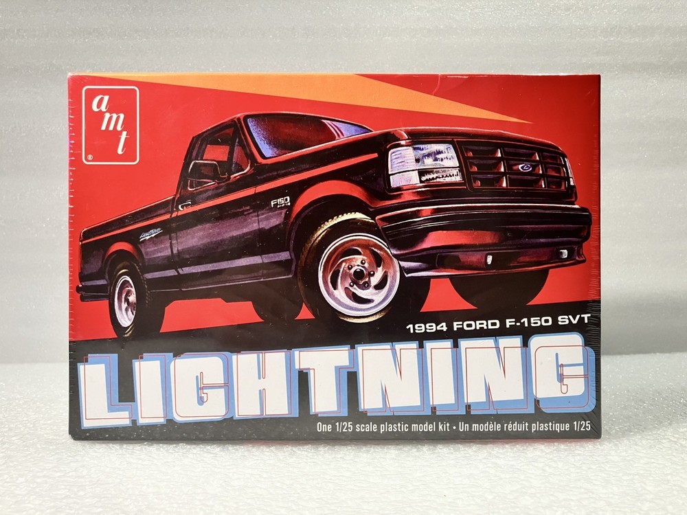 NEW IN SEALED BOX: AMT 1/25-Scale 1994 Ford F-150 SVT Lightning Model Kit