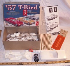 AMT 57 T-BIRD FORD THUNDERBIRD 3 IN 1 MODEL KIT 1:25 T2257