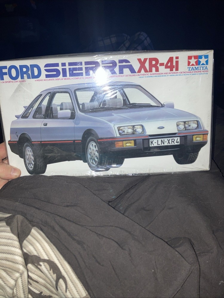 G3B Sealed Tamiya Ford Sierra XR-4i 1/24 2452 Model Kit Vintage 1980s VTG Japan