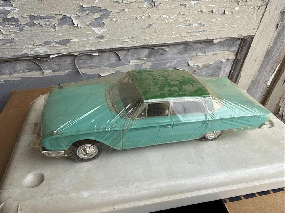 Very Nice Hubley 1960 Ford Galaxie 4 Door Sedan vintage Promo model 1/25