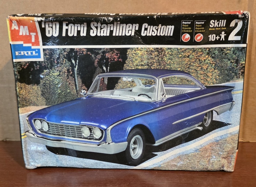 AMT Ertl ’60 Ford Starliner Custom Unassembled Model Kit White Plastic 10+ Years