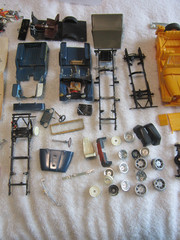 ASSORTED JEEP PARTS JUNKYARD MODEL KIT LOT #106