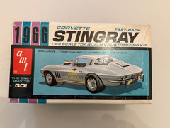 VINTAGE AMT 1966 CORVETTE STING RAY 1/25 SCALE MODEL CAR KIT #6926-150 RARE KIT