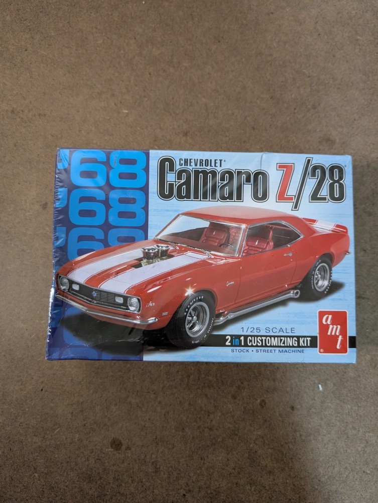 SKILL 2 MODEL KIT 1968 CHEVROLET CAMARO Z/28 2-IN-1 KIT 1/25 SCALE BY AMT AMT868