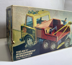 Vintage 1972 Lindberg Heavy Equipment Wrecker Tow Truck Kit w/ Original Box