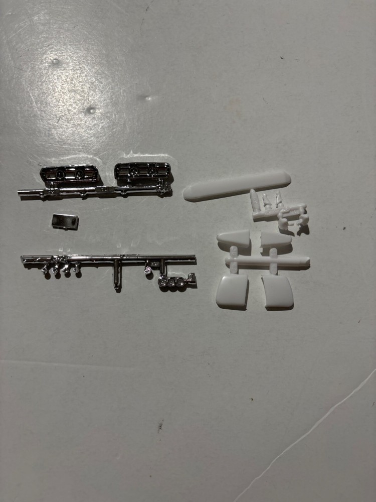 Model Car Parts – MPC 1969 Plymouth Barracuda miscellaneous body parts 1/25