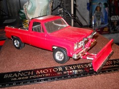 Revell 1:24 ’77 GMC Service/Plow Pickup Truck Model “As Is” Loose Parts, .!!