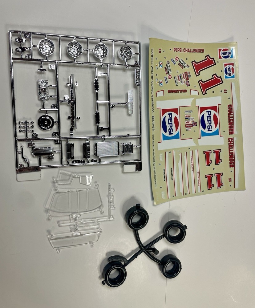 Monogram 1/24 NASCAR 83 Monte Carlo Plastic Model Kit Complete. 87 T Bird Parts