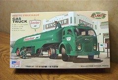ATLANTIS White-Fruehauf Gas Truck Sinclair Model Kit #H1402T MADE IN USA