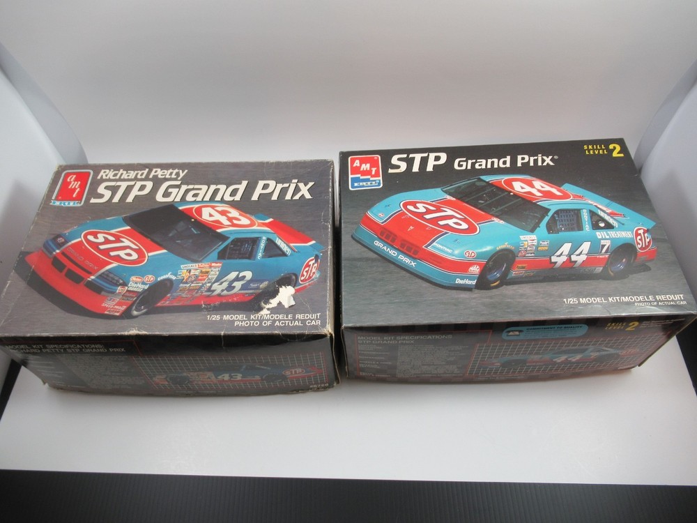 2 Model Kits # 6892 & 6728 Grand Prix STP Petty Open Box New Contents Scale 1:25