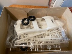 AMT Modern Classic Cobra Roadster 1:25 Scale Skill Level-2 Open Box but Complete