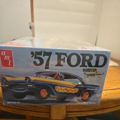 AMT ’57 FORD HARDTOP 1/25 SCALE MODEL KIT