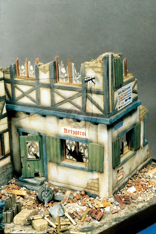 Verlinden 1/35 Ruined German Trade House Section WWII (w/Decals) 104 (MDA 35009)