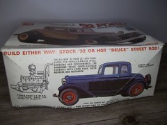 AMT Model car kit ’32 Ford ” Deuce” coupe street rod or stock ’32 Z58