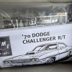 AMT ERTL 1/25 70 Dodge Challenger R/T Plastic Model Kit Sealed Parts