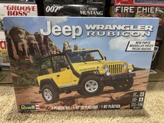 Revell Jeep Wrangler Rubicon Plastic Model Kit 1:25 Scale 85-4501