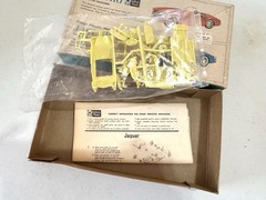 Ringo Plastic Model Car Twin Kit – Ferrari & Jaguar XK120