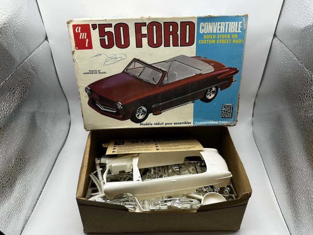 AMT 1950 Ford Convertible StreetRods 1/25 Scale Plastic Model Kit