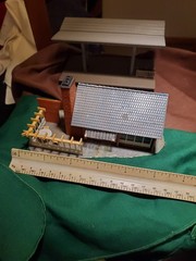Faller No.264 – H0 60’s Vintage House w/Outdoor Patio & RR Train Platformloo