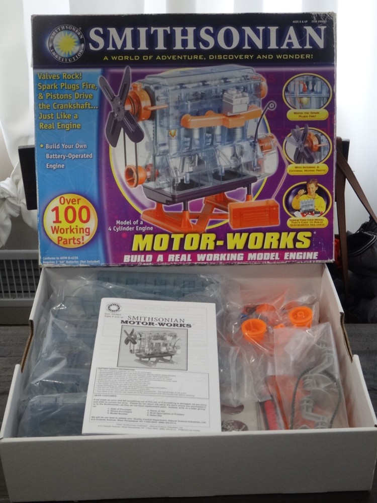 Smithsonian Motor-Works – 4 Cylinder Working Car Engine Model Kit # 90805 NEW