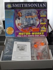 Smithsonian Motor-Works – 4 Cylinder Working Car Engine Model Kit # 90805 NEW