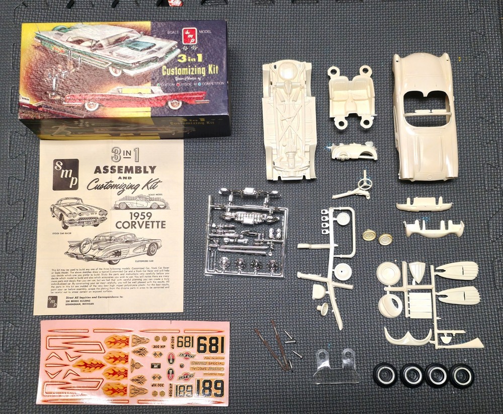 67 year old VINTAGE – AMT / SMP 1959 Corvette convertible 3in1 Customizing kit