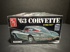 AMT 861 Chevrolet Corvette Split Window Sting Ray 454 1:25 Model 2n1 2015 Sealed