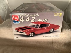1:25 AMT ERTL 1969 OLDSMOBILE 4-4-2 W-30 MODEL KIT 2 IN 1 New Open Box 8232