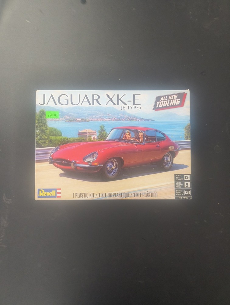Revell 1/24 Scale Jaguar XK-E (E-Type) Plastic Model Kit 85-4509