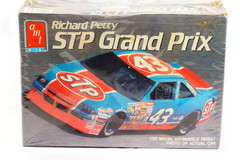 AMT ERTL #43 Richard Petty STP Grand Prix 6728 Vintage NASCAR Model 1:25 SEALED!