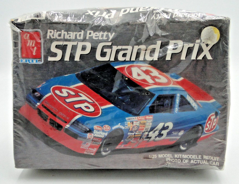 NOS AMT Richard Petty #43 STP Grand Prix 1/25 Scale Model Kit #6728 New NOS