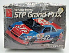NOS AMT Richard Petty #43 STP Grand Prix 1/25 Scale Model Kit #6728 New NOS