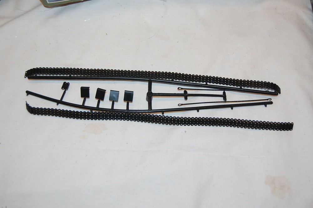 1/32 GLENCOE MODELS FROG 3 MISSLE CARRIER PARTS REPLACE TREADS CABLE FENDERS