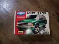 Lindberg 72519 Chevy Blazer Truck Green BIG 1/20 Model Kit 1994 Open Unsued