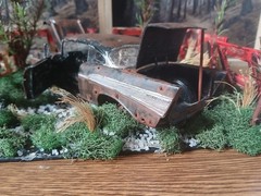 1957 CHEVY RUSTY JUNKER IN CORNER JUNKYARD DIORAMA SCENE /OPENING DOORS/TRUNK !!