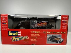 Revell ’26 Ford T Sedan Delivery and ’34 Ford Street Rod 1:25 Scale BUNDLE