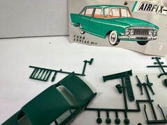 1/32 AIRFIX VINTAGE FORD ZODIAC MK III GREEN MODERN CARS MADE IN ENGLAND