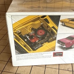 NEW Revell Street Burner ’70 Dodge Challenger 2n1 RT/TA Sealed Box 1:25 Kit 4213